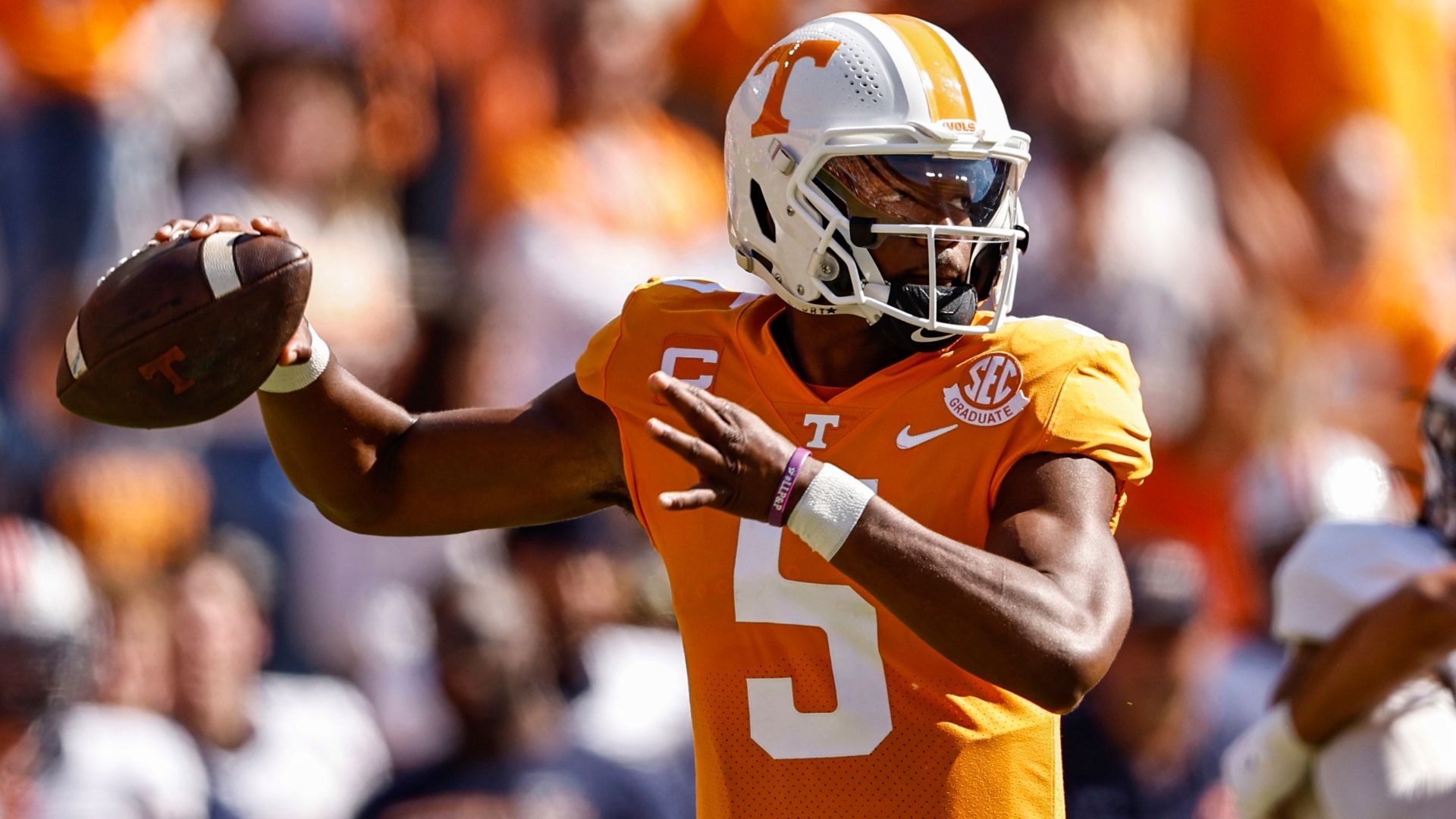 Tennessee hooks top spot in initial CFP rankings