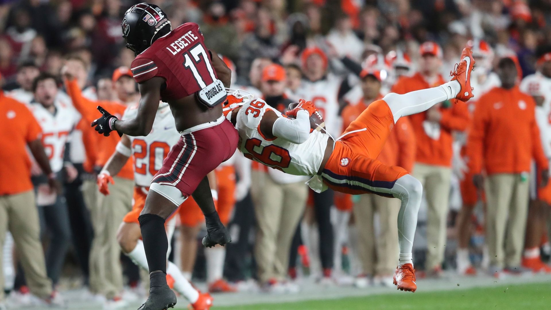 Clemson grinds out gritty win over South Carolina
